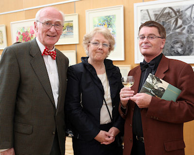 Exhibiting artists Dr. Thomas Wilson of Shankhill, Dublin, and Pat O’Breartuin of Rathfarnham, Dublin, with Jim Harkness.
